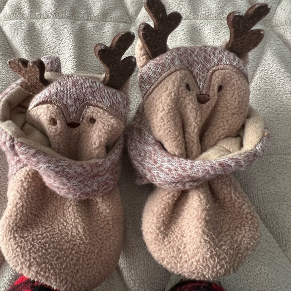 Two pairs of baby booties. Size 3-6 months - Picture 2 of 3